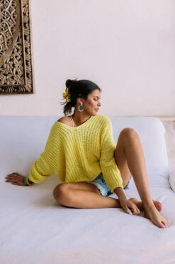 Eye Candy Tunic Sweater In Yellow 12 Eye Candy Tunic Sweater In Yellow -Hanger Fashion 1802063453000 2023021523124200 06650b48eye candy tunic sweater in yellow