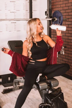 Outgoing And Gorgeous Seamless Crop Top In Black -Hanger Fashion 2006126438000 2020121511400000 2a4175e5outgoing and gorgeous seamless crop top in black