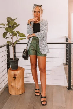 Outgoing And Gorgeous Seamless Crop Top In Black -Hanger Fashion 2006126438000 2021070110552800 829705afoutgoing and gorgeous seamless crop top in black