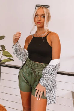 Outgoing And Gorgeous Seamless Crop Top In Black -Hanger Fashion 2006126438000 2021070110553000 91d3a578outgoing and gorgeous seamless crop top in black