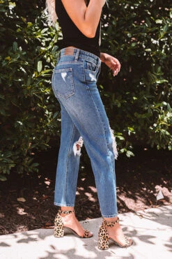 The Barley High Waist Distressed Boyfriend Jean 8 The Barley High Waist Distressed Boyfriend Jean -Hanger Fashion 2007089236000 2020080411290100 81456e16the barley high waist distressed boyfriend jean