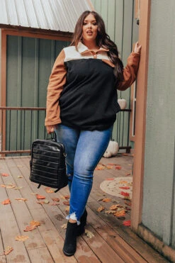 Cabins And Cozy Pullover In Black Curves