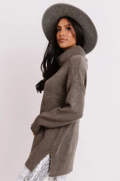 Aspen Road Trip Sweater In Charcoal -Hanger Fashion 2010065262000 2020110213551100 9a68e9e9aspen road trip sweater in charcoal