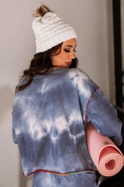 Travel Tip Sweatshirt In Blue -Hanger Fashion 2011184094000 2020121508171300 e03d9e1atravel tip sweatshirt in blue