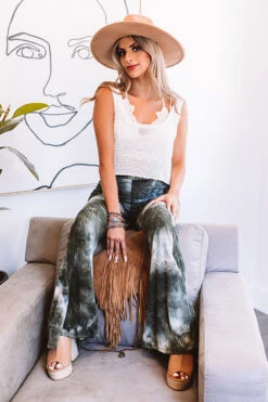 Beach Daydream Knit Crop Top In White -Hanger Fashion 2102044012000 2021062810590300 db485599beach daydream knit crop top in white