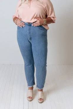The Jozie High Waist Skinny In Light Wash Curves