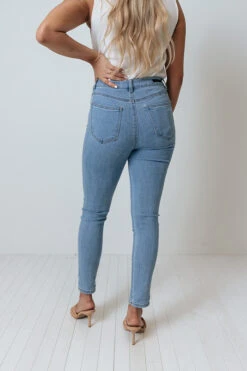 The Jozie High Waist Skinny In Light Wash -Hanger Fashion 2106038979000 2021062610320200 d084168cthe jozie high waist skinny in light wash