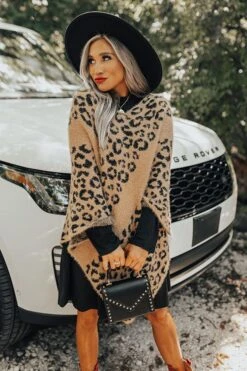 Catwalk Cues Poncho -Hanger Fashion 2108061191000 2021090708095700 d972cd75catwalk cues poncho