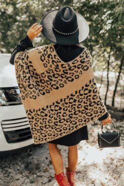 Catwalk Cues Poncho -Hanger Fashion 2108061191000 2021090708100200 9cc2e90ccatwalk cues poncho