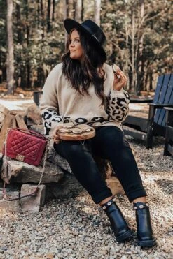 Brooklyn Blizzard Sweater In Light Beige Curves