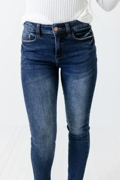 The Ottie Midrise Skinny -Hanger Fashion 2111163457000 2021120615252100 c004592bthe ottie midrise skinny