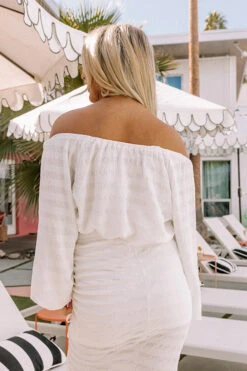 Scrolling By Crop Top In White -Hanger Fashion 2112292148000 2022021509421200 8035860ascrolling by crop top in white