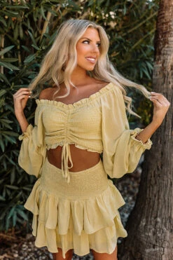 Resort Queen Smocked Crop Top In Yellow 10 Resort Queen Smocked Crop Top In Yellow -Hanger Fashion 2201102082000 2022021515390500 a05b238bresort queen smocked crop top in yellow