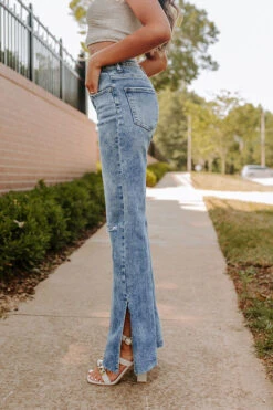The Utah High Waist Straight Leg Jean -Hanger Fashion 2204258376000 2022062812012600 0ea1b149the utah high waist straight leg jean