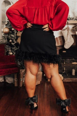Find The Spotlight Feather Skirt In Black Curves -Hanger Fashion 2207268702000 2022102809164300 eafa11f3find the spotlight feather skirt in black curves
