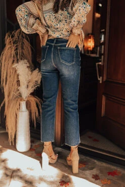 The Axel High Waist Ankle Jean 13 The Axel High Waist Ankle Jean -Hanger Fashion 2208238161000 2022090808144900 ef966c64the axel high waist ankle jean