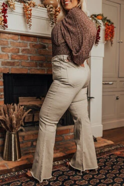 The West High Waist Flare Curves -Hanger Fashion 2208317419000 2022092208112800 57e5825ethe west high waist flare curves