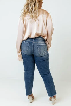 The Greta Midrise Distressed Jean Curves -Hanger Fashion 2209127847000 2022093008064000 2bc48690the greta midrise distressed jean curves