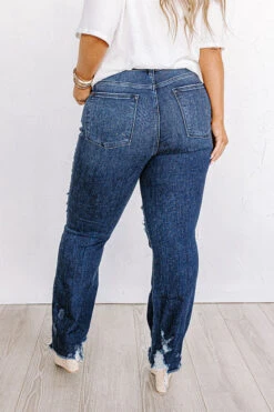 The Diana Midrise Distressed Jean Curves -Hanger Fashion 2210073368000 2023051108151400 de19946cthe diana midrise distressed jean curves
