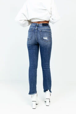 The Cassie Midrise Relaxed Jean -Hanger Fashion 2210267591000 2022121509531900 3edd26fathe cassie midrise relaxed jean