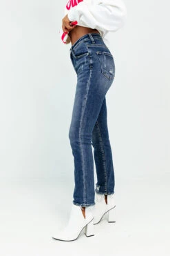 The Cassie Midrise Relaxed Jean -Hanger Fashion 2210267591000 2022121509532000 56b7a46dthe cassie midrise relaxed jean