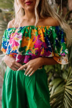 Hotel Plaza Crop Top -Hanger Fashion 2212304957000 2023021412231200 a99eae8ehotel plaza crop top