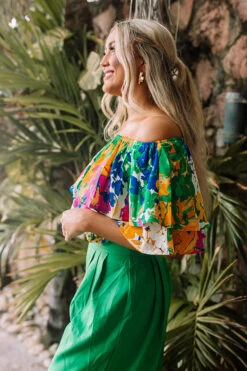 Hotel Plaza Crop Top -Hanger Fashion 2212304957000 2023021412231200 ee1256b1hotel plaza crop top