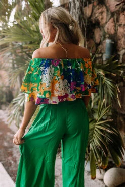 Hotel Plaza Crop Top -Hanger Fashion 2212304957000 2023021412231200 f8ee2fc4hotel plaza crop top